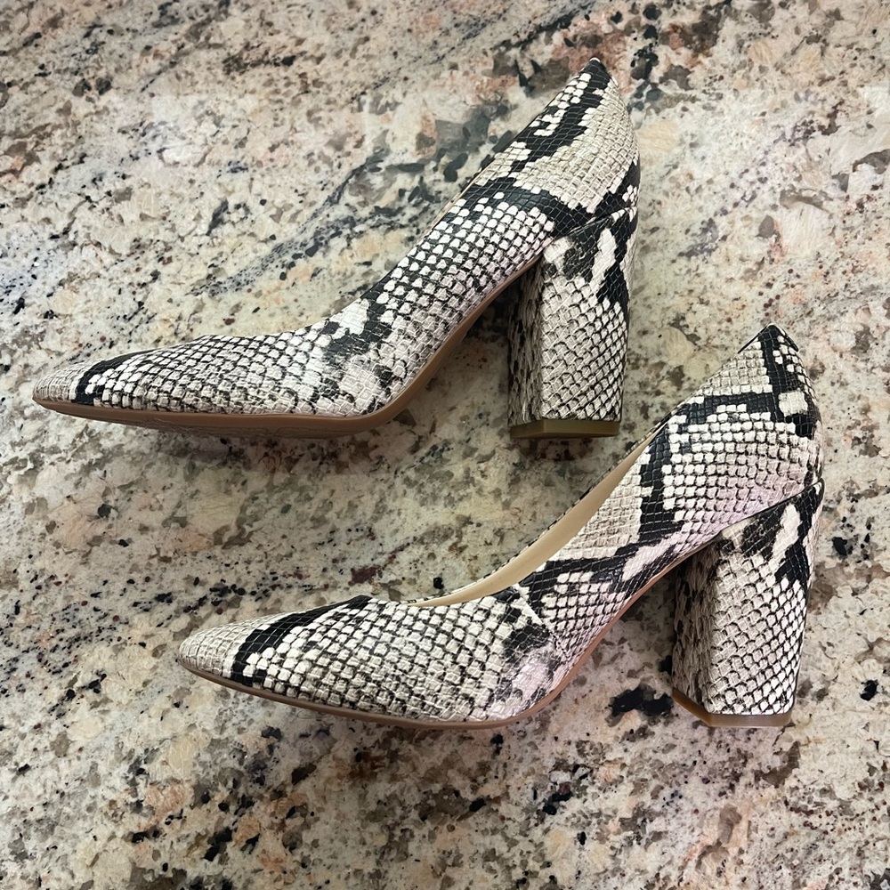Nine West Snake/Python Block Heel Pumps Size 9.5 - Picture 2 of 13